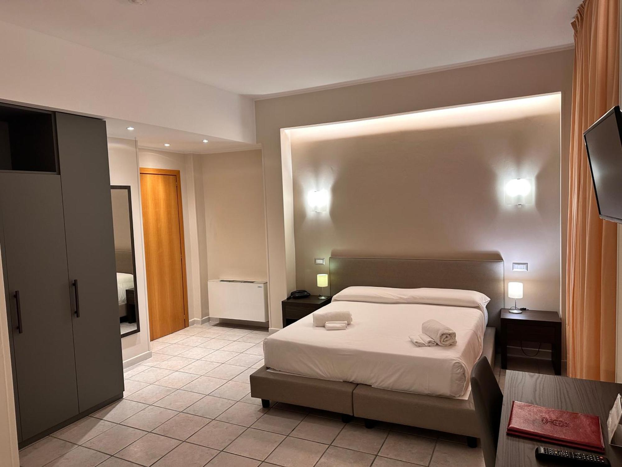 Hotel Tirreno Sapri Buitenkant foto